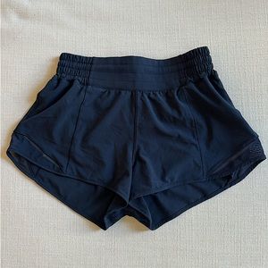 Lululemon Hotty Hot High-Rise Lined Short 2.5” Navy Size 4